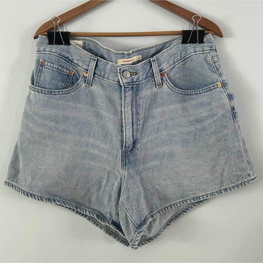 Levi's Premium 80s Mom Shorts Tag W32 Measures 36in Waist Light Wash Denim